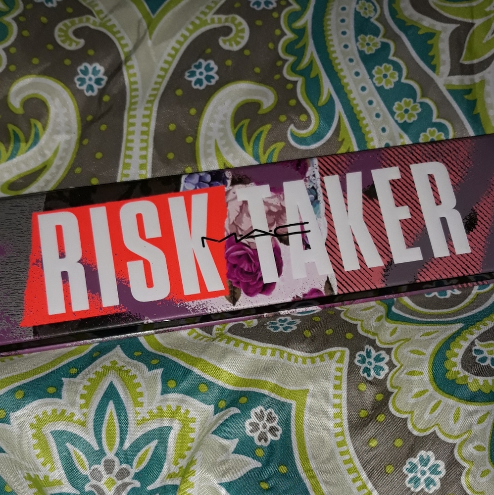 MAC Risk Taker eyeshadow palette